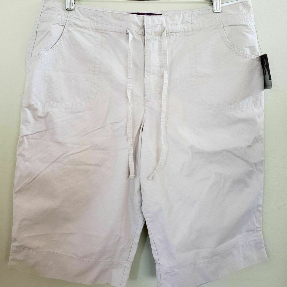 New tags Gloria Vanderbilt Women's Size 16 Ginny Desert Sand %100 Cotton Shorts
